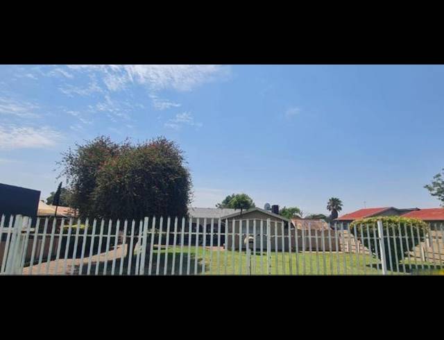 3 BEDROOM HOUSE FOR SALE IN KLIPPOORTJE